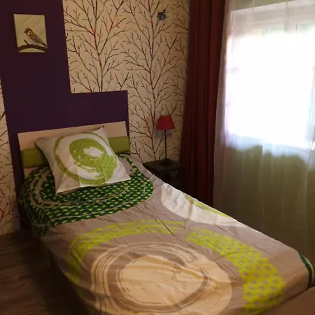 D'hotes Les Vergers De Louise Bed and breakfast