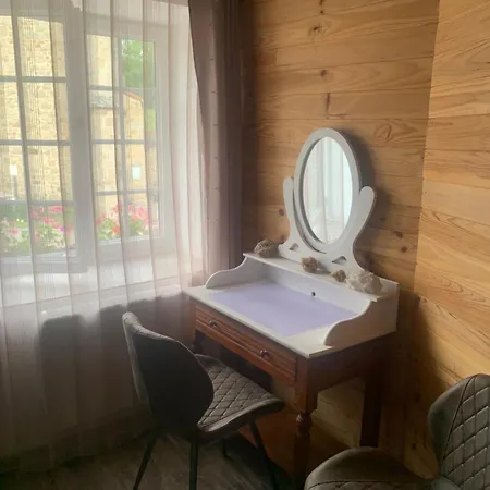 D'hotes Les Vergers De Louise Bed & Breakfast Thiolieres