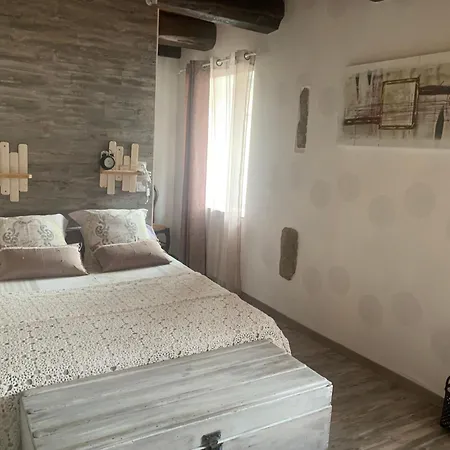 D'hotes Les Vergers De Louise Bed & Breakfast *